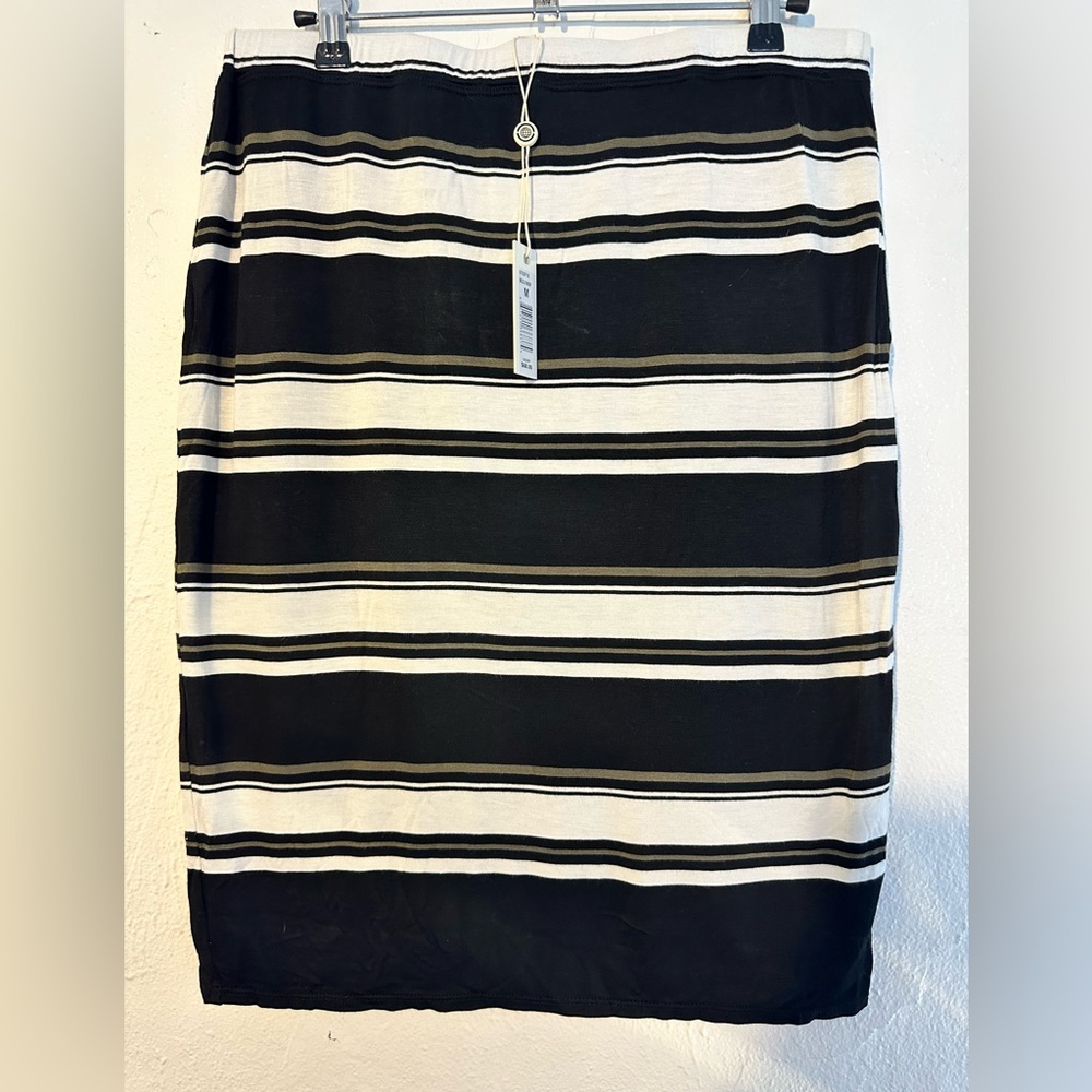 NWT Max Studio size M jersey knit elastic waist, fully lined skirt. ♥️